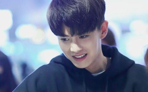 娱乐吃瓜任嘉伦看剧本,揭秘剧本背后的精彩故事